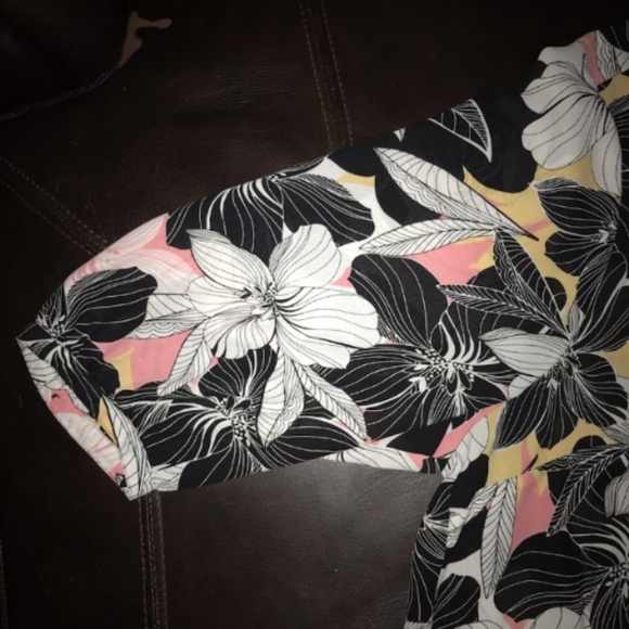 NYDJ Floral Shirt 3/4 Sleeves Pink Yellow Black White - Picture 2 of 3